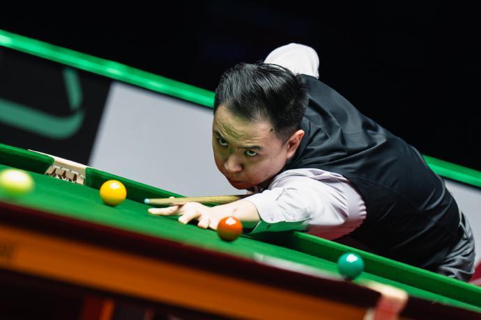 开云娱乐-轰1杆破百4杆50+！肖国栋5-2赢下德比战，晋级世界大奖赛四强