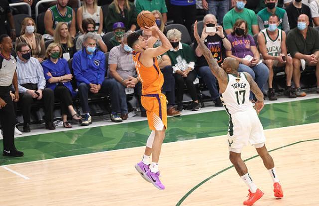 密尔沃基两战风云突变 总决赛天平已朝雄鹿倾斜？